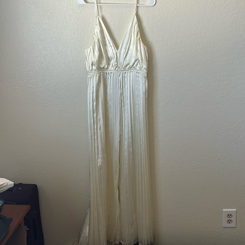 L cream satin pleated jumper